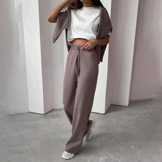 Kaffeebraunes Strickset für Damen in gemütlicher zweiteiliger Ausführung