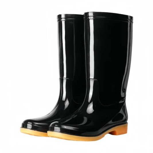 Seitenansicht schwarzer Damen-Regenstiefel mit rutschhemmender Laufsohle