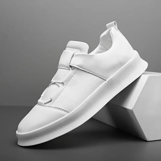 Eleganter Herren-Ledersneaker für Business-Casual-Outfits