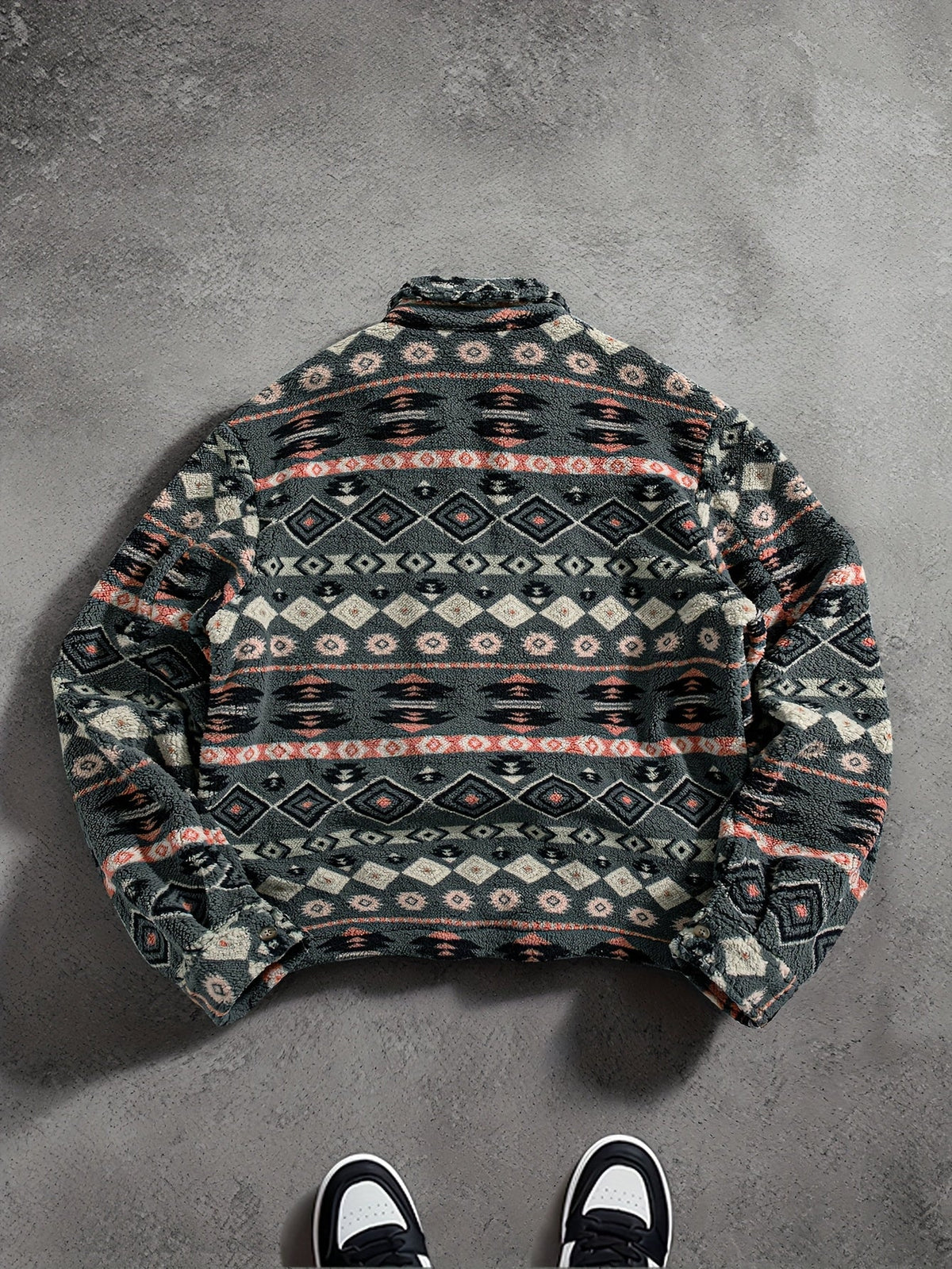 Klassische Herrenjacke mit Reverskragen und kuscheliger Haptik