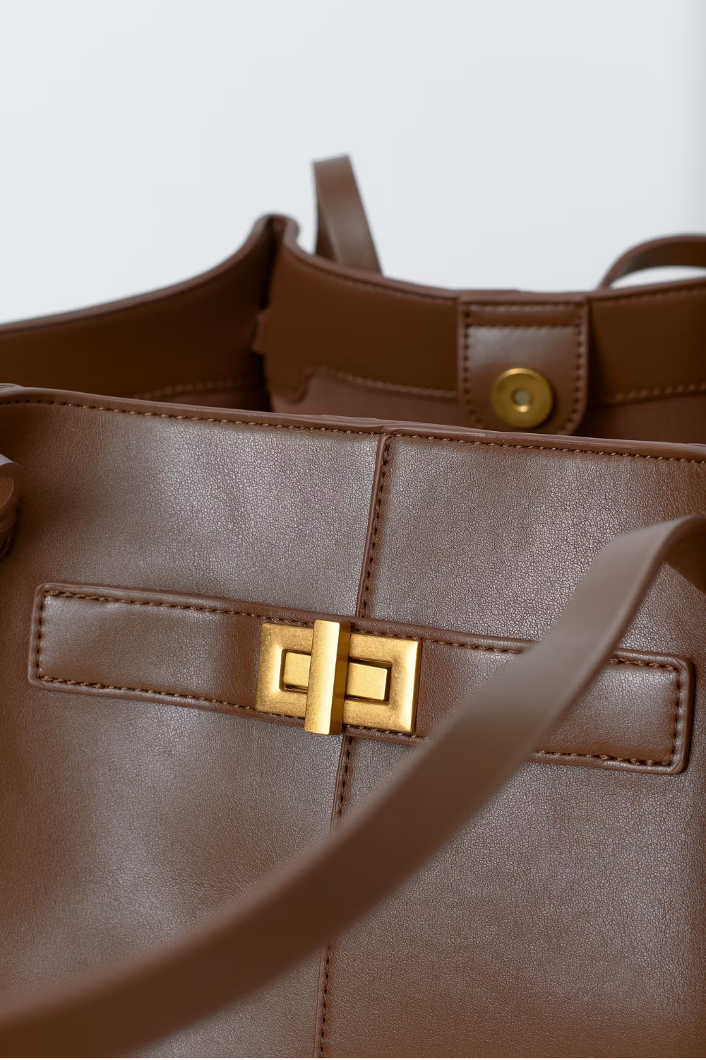 Livana Tote Brown | Elegant large tote bag with laptop compartment and gold details made of vegan ultrafiber for women