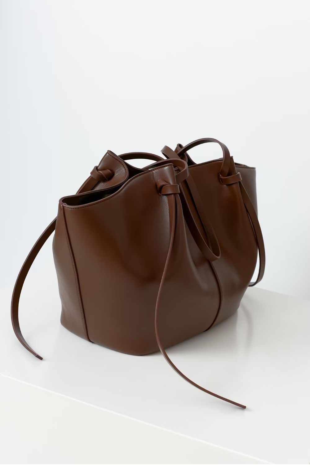 Livana Tote Brown | Elegant large tote bag with laptop compartment and gold details made of vegan ultrafiber for women