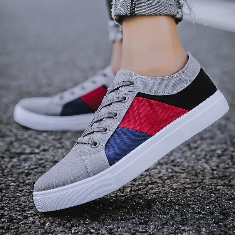 Herren-Canvas-Sneaker mit rahmengenähter Sohle in Seitenansicht