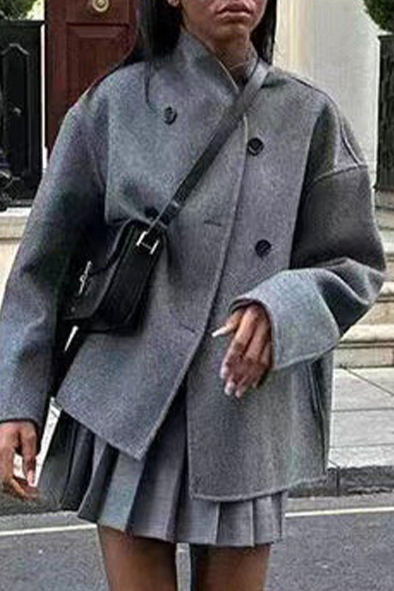 Women's garment with a timeless, elegant design