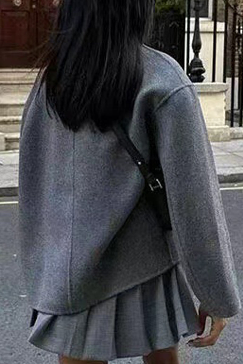 Women's garment with a timeless, elegant design