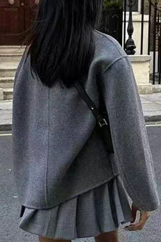 Women's garment with a timeless, elegant design