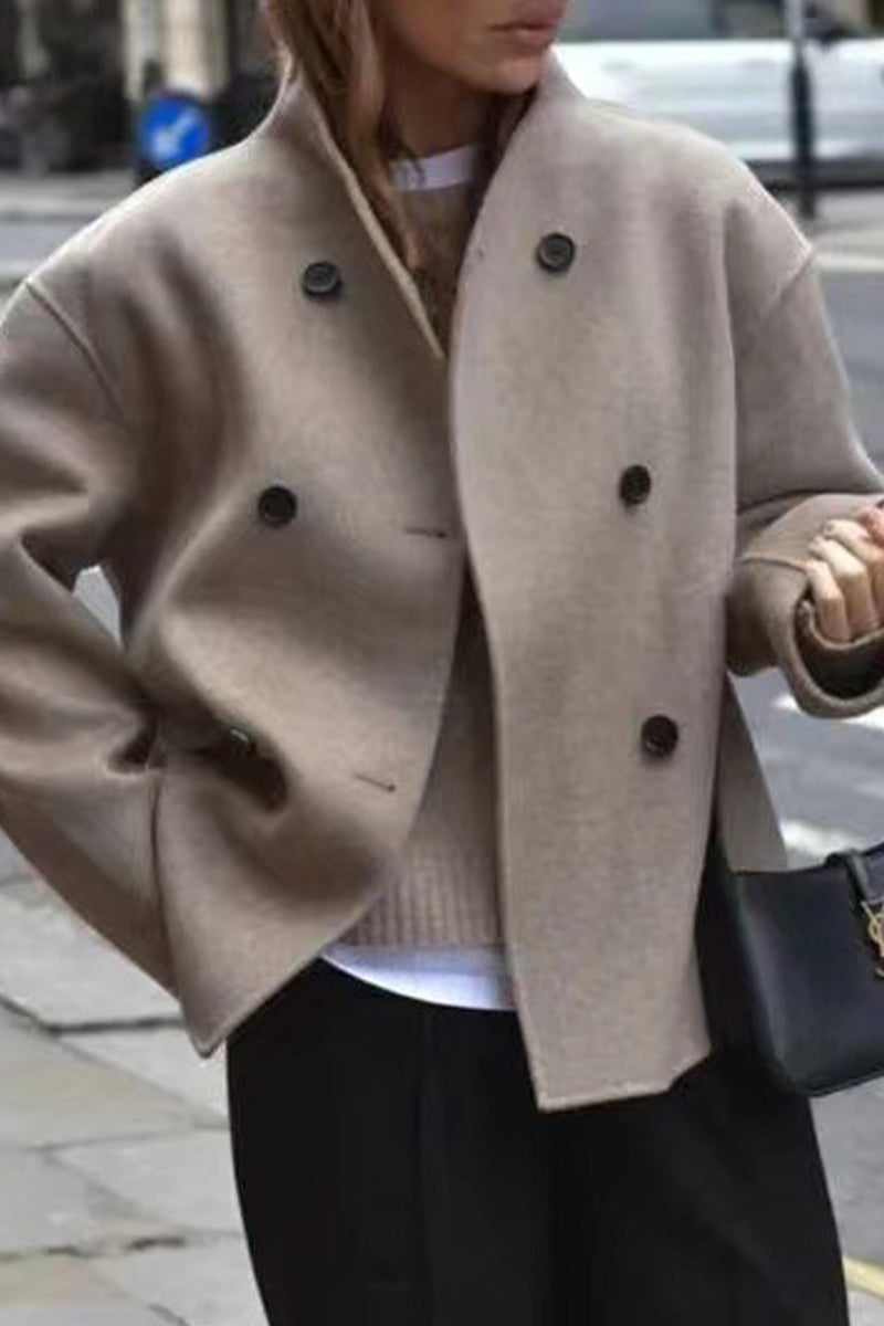 Women's garment with a timeless, elegant design