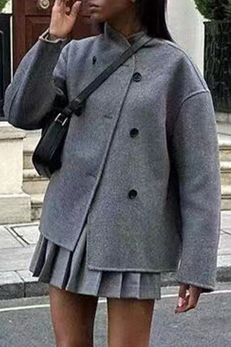 Women's garment with a timeless, elegant design