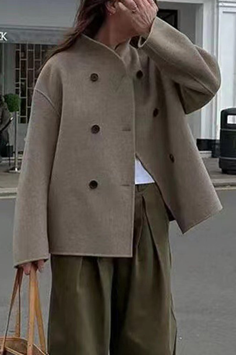 Women's garment with a timeless, elegant design