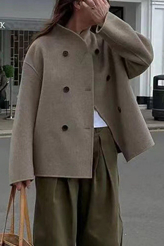 Women's garment with a timeless, elegant design