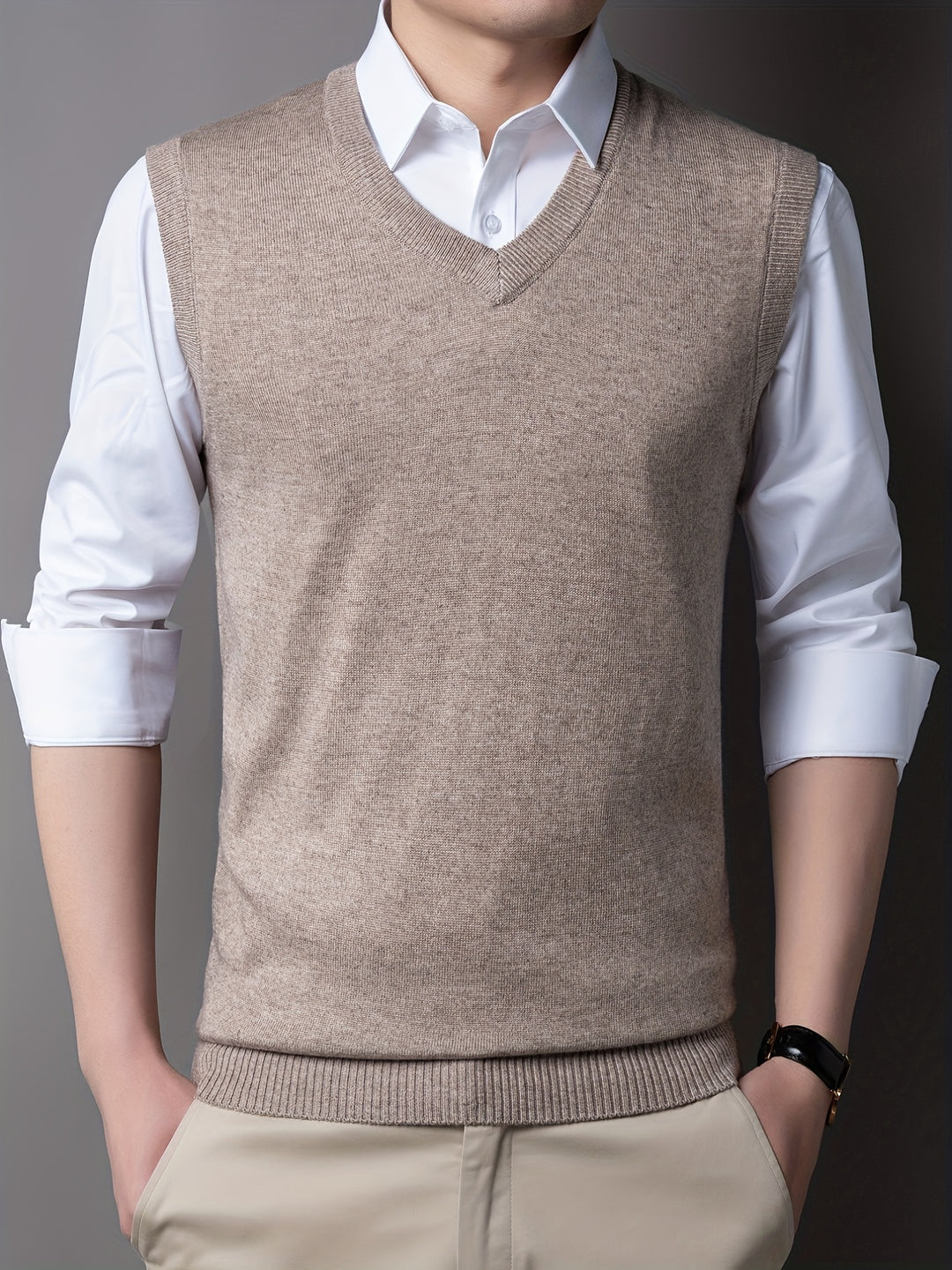Sleeveless V-neck knit sweater for men