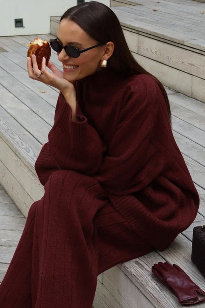 Damenoutfit mit Rollkragenpullover und weiter Hose