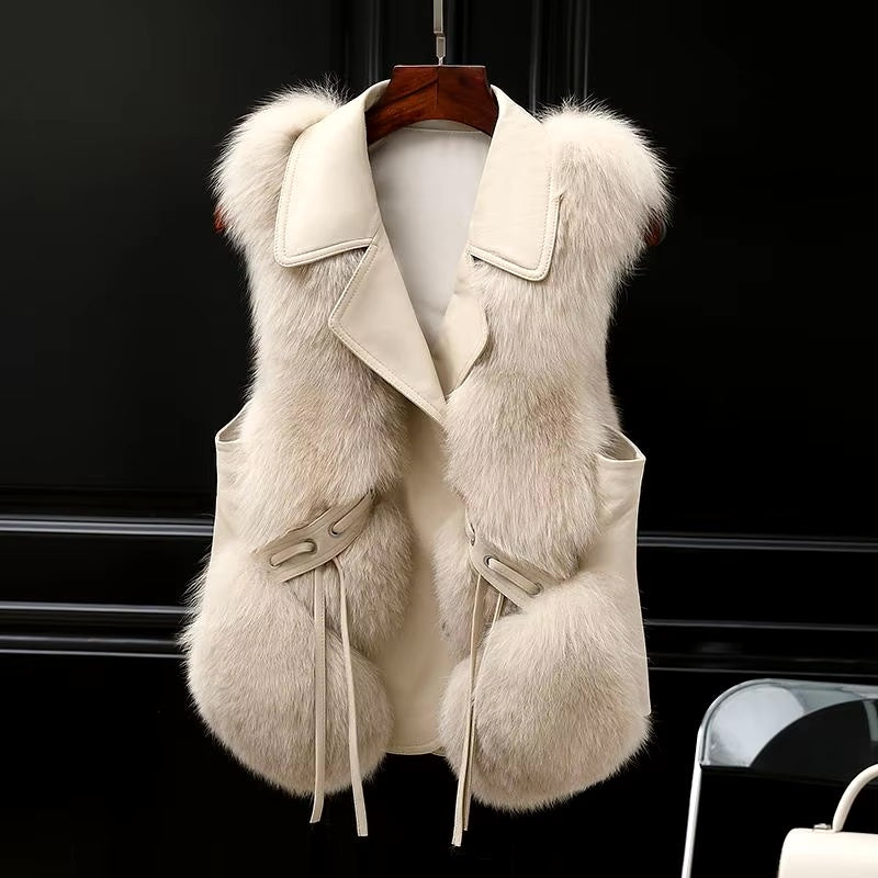 Women's vest with faux fur and tie belt