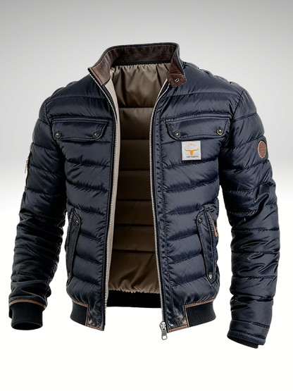 Detailansicht des Stehkragens und der Front der Herrenjacke
