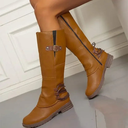 Seitenansicht der kniehohen Damenstiefel
