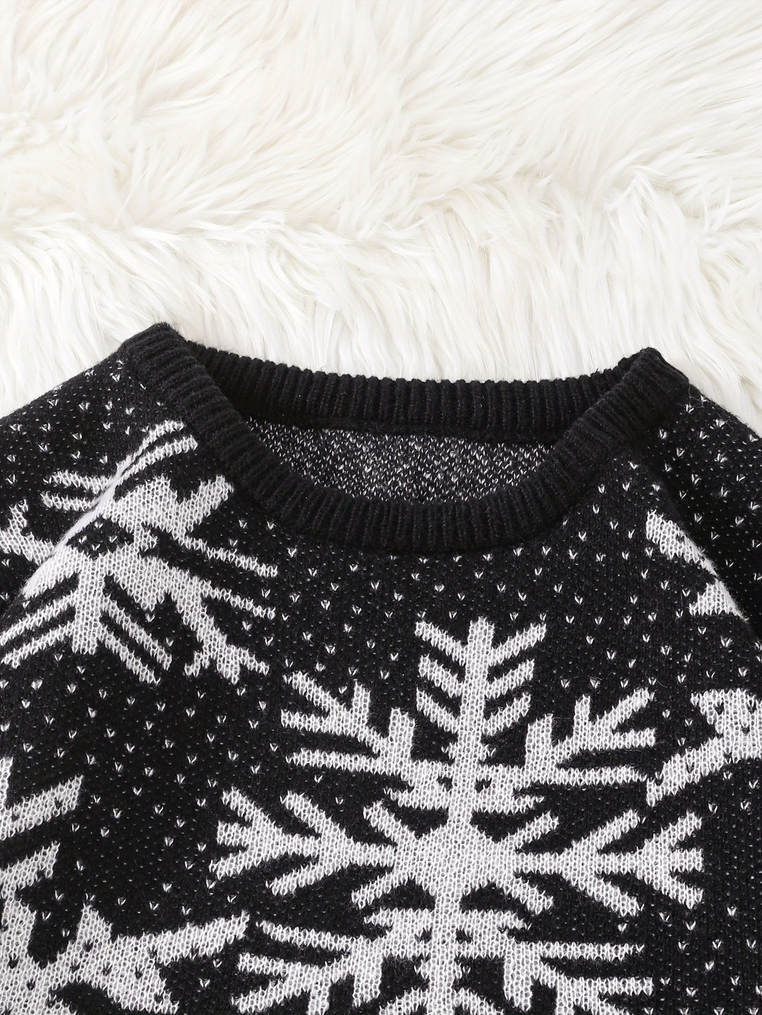 Christmas sweater with snowflake pattern for men