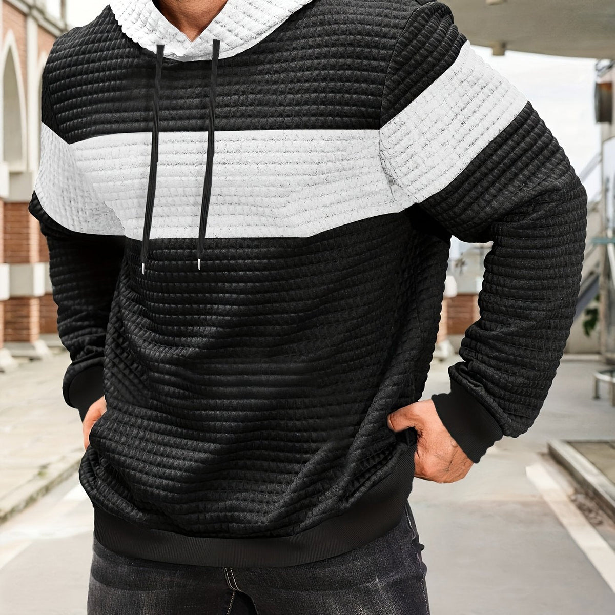 Sportlicher Hoodie für Herren mit mehrfarbigem Farbverlauf