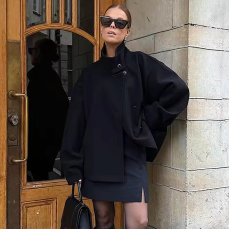 Women's short coat with double-breasted design