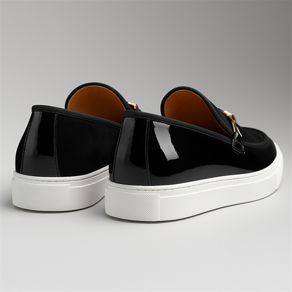 Ansicht des offenen Einstiegs bei einem eleganten Slip-On-Herrenloafer