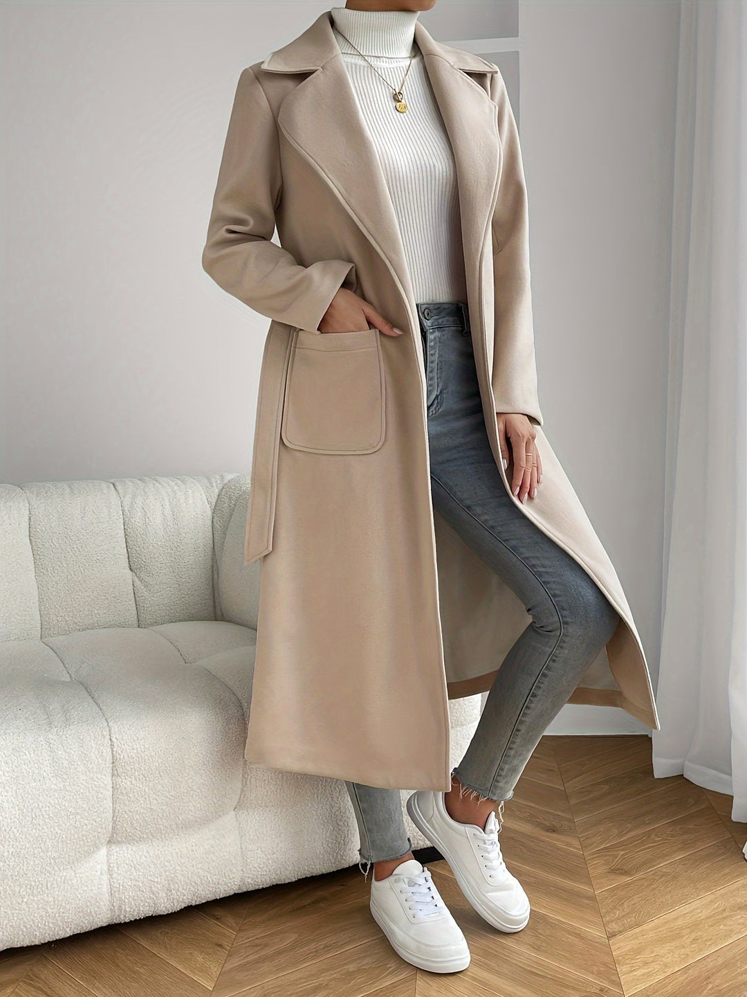 Trench coat with belt and pockets for women