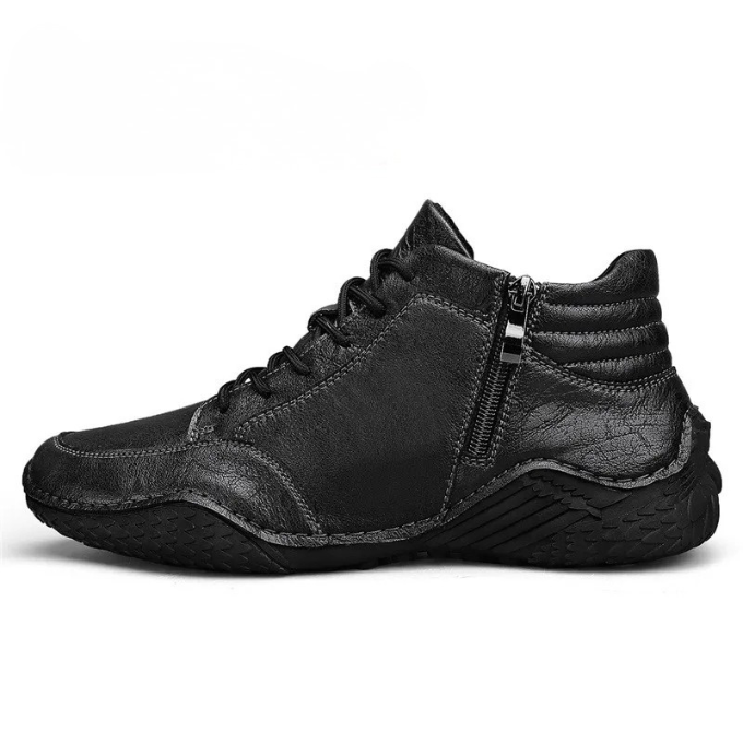 Seitenansicht der robusten Lederstiefel für Herren