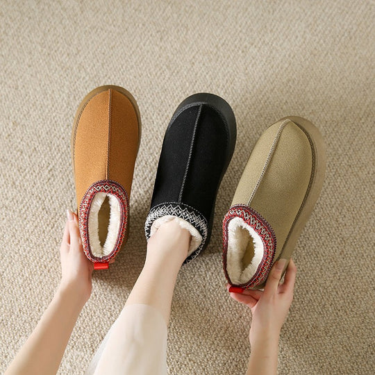 Women's slippers with a simple design 