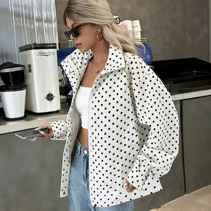 Damen-Kurzjacke aus gewebtem Stoff mit dekorativem Punktemuster