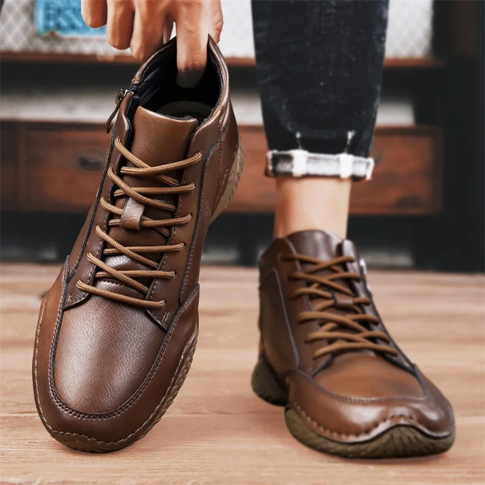 Detailansicht der hochwertigen Verarbeitung am Lederstiefel