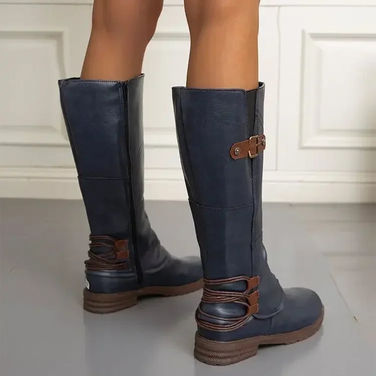 Detailansicht des Schaftes der kniehohen Stiefel