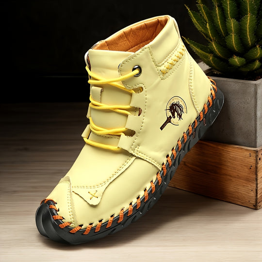 Lace-up ankle boots with contrasting stitching and profiled sole for men