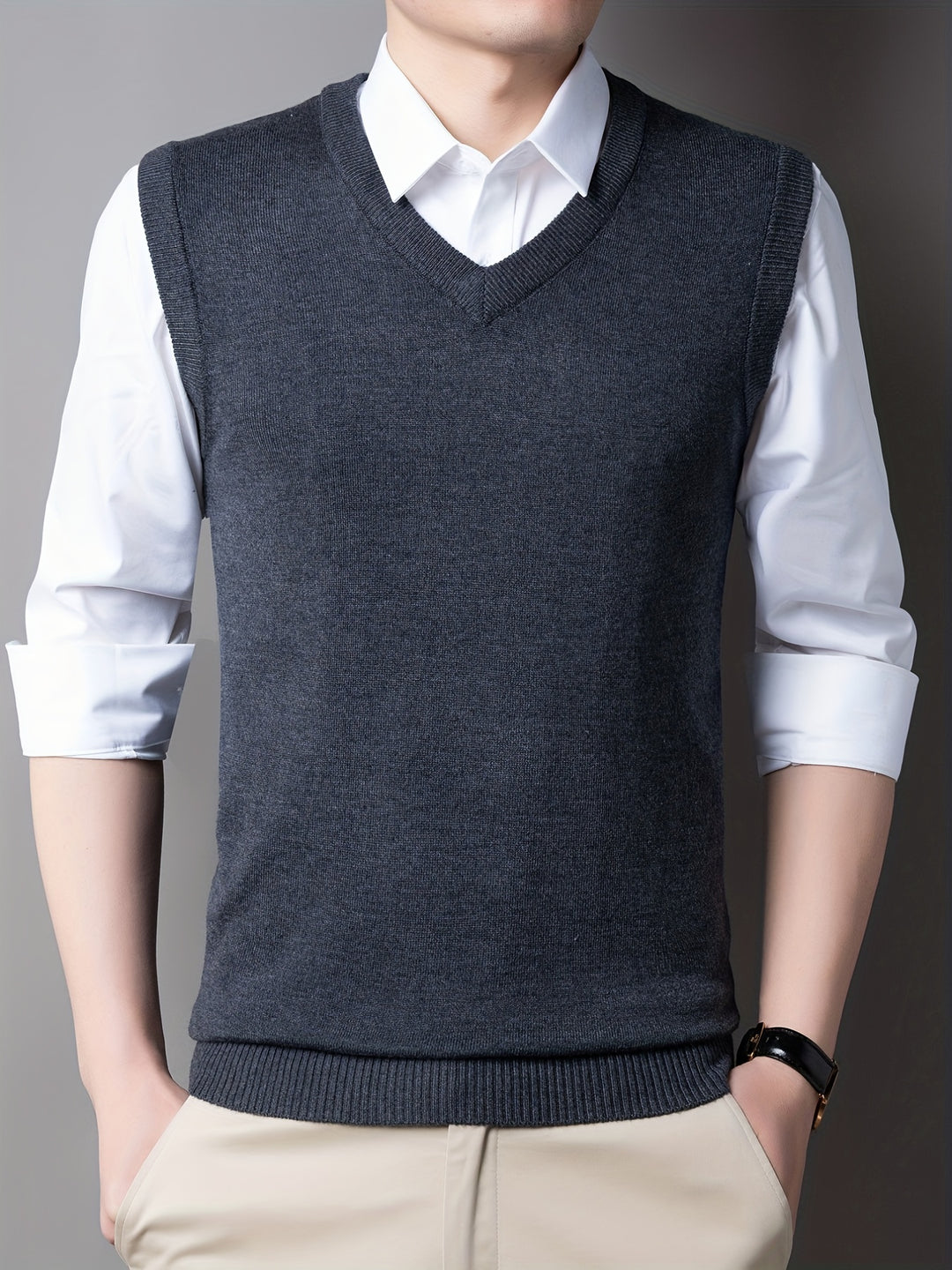 Sleeveless V-neck knit sweater for men