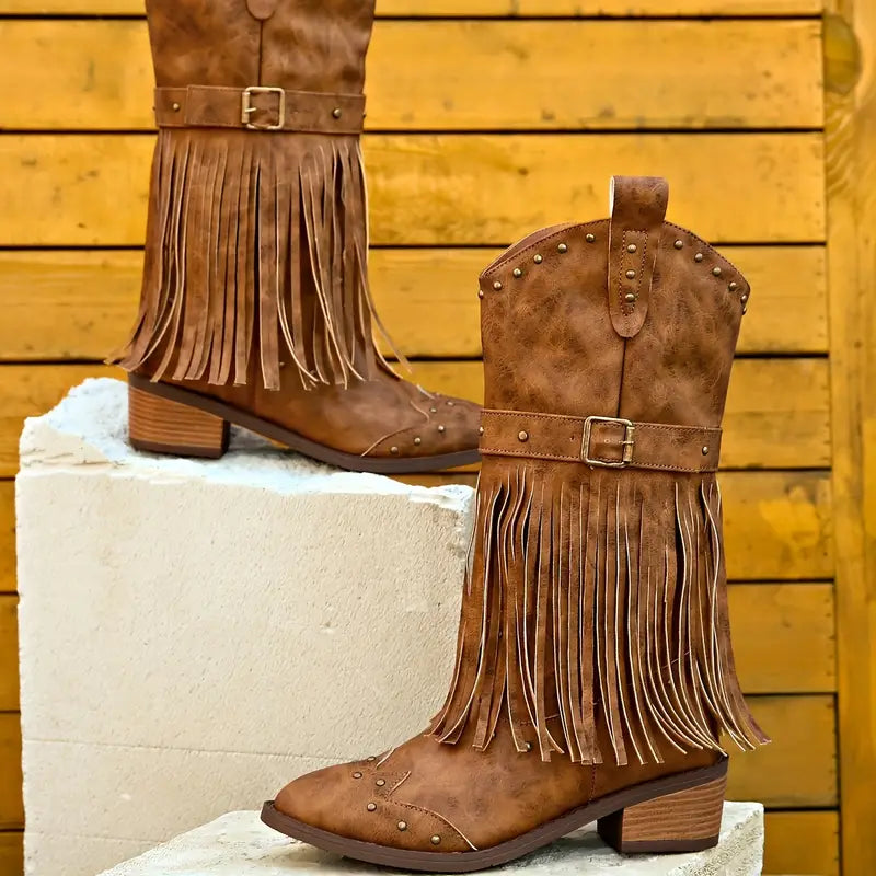 Damenstiefel mit markantem Blockabsatz und modischen Quasten