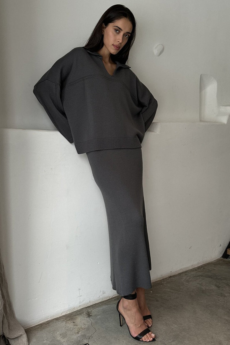 Elegantes zweiteiliges Strickoutfit mit Polokragen