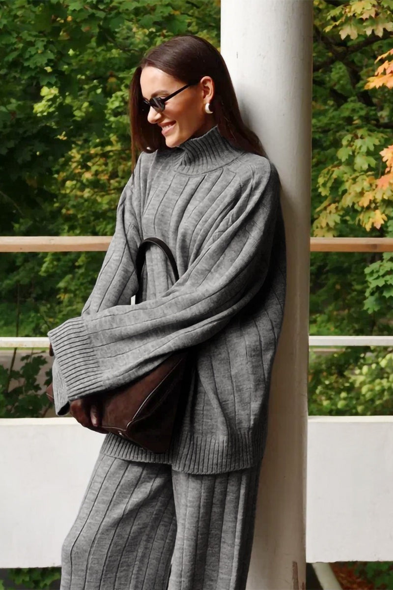 Weite Rippstrickhose als Teil eines Damen-Zweiteilers