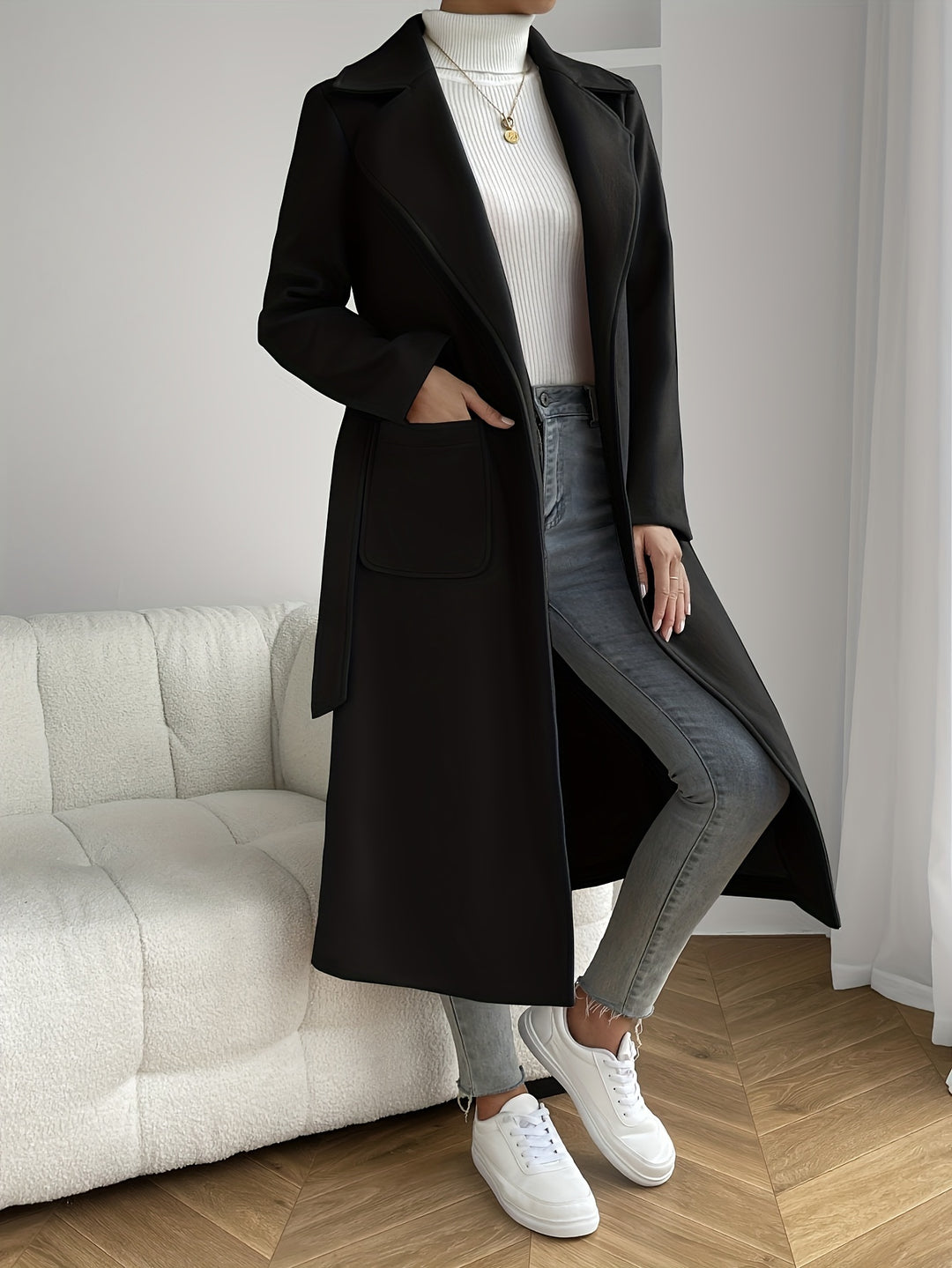 Trench coat with belt and pockets for women
