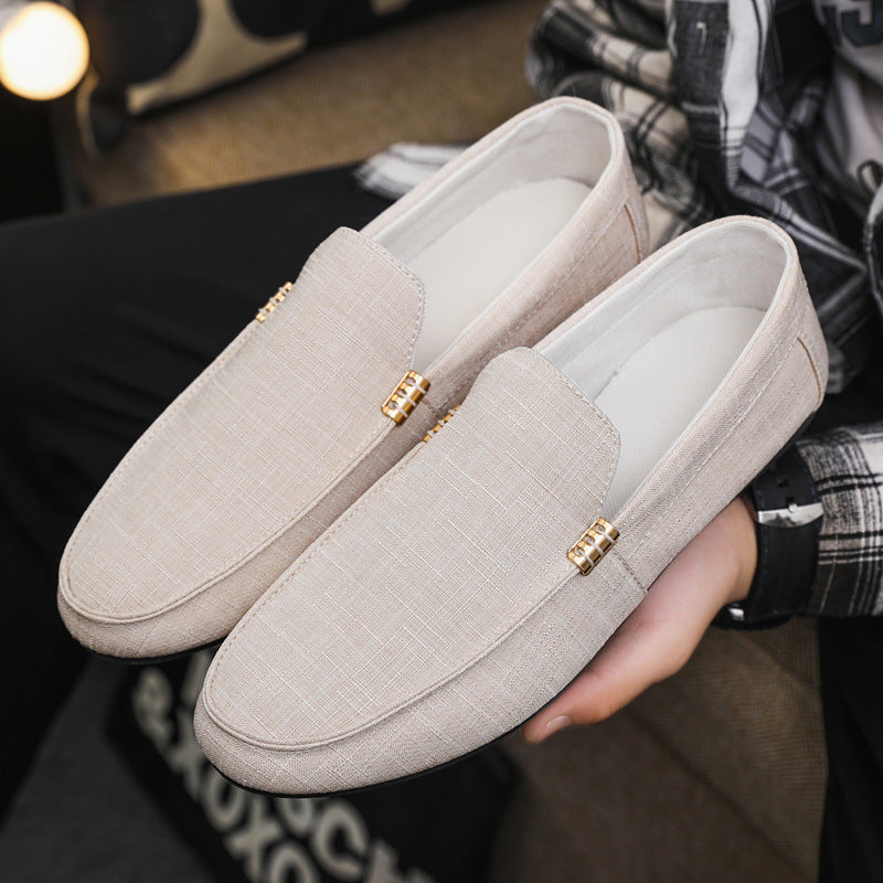 Detailansicht der runden Zehenpartie der Herren-Slip-On-Schuhe