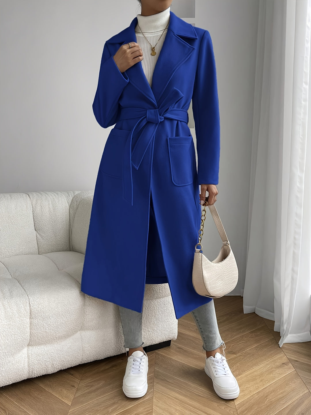 Trench coat with belt and pockets for women