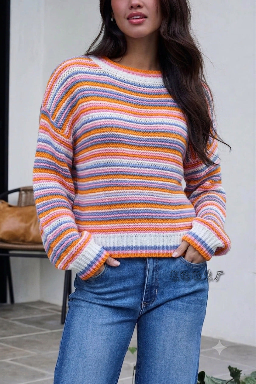 Strickstruktur und Streifenmuster des Damenpullovers im Detail