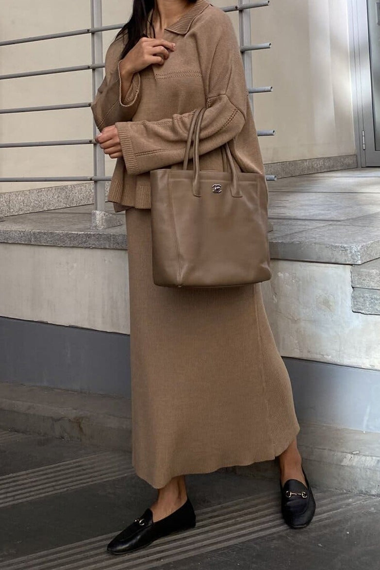 Komplettes Damen-Strickset mit Pullover und Midirock