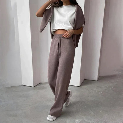 Kaffeebraunes Strickset für Damen in gemütlicher zweiteiliger Ausführung