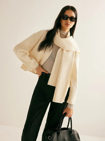 Eleganter Damen-Kurzmantel mit Schal für stilvolle Alltagslooks
