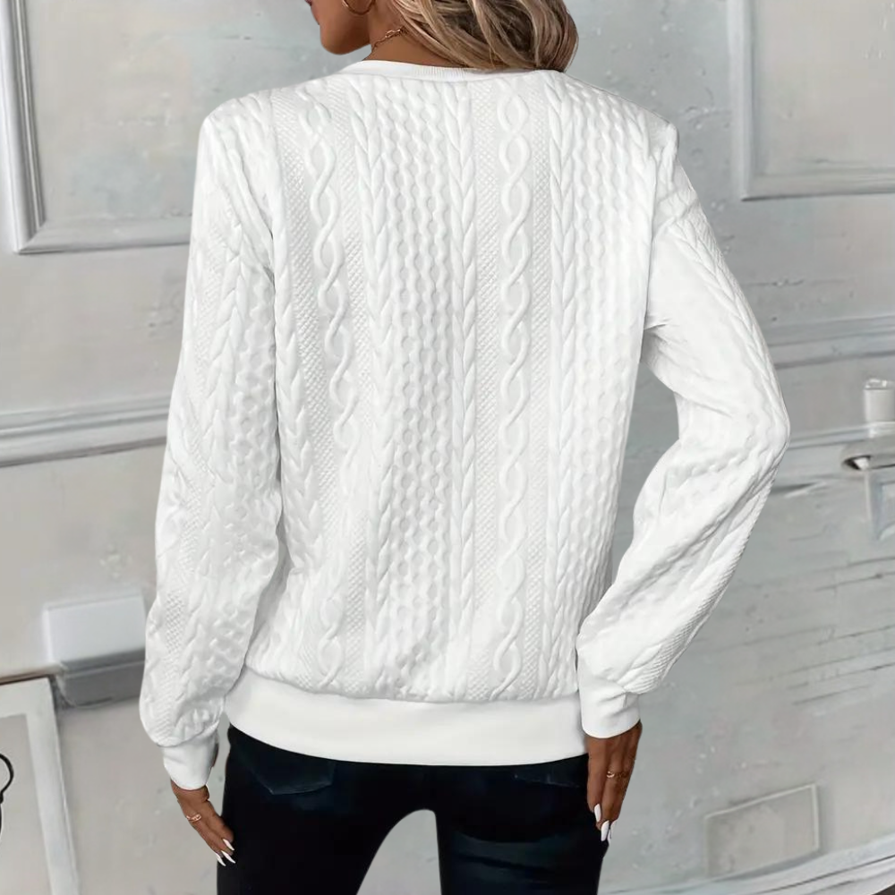 Damen-Strickpullover vollständig für einen lässigen Look präsentiert
