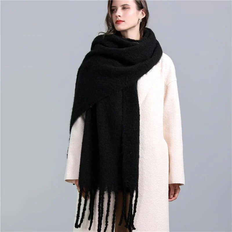 Damen-Winterschal mit weichem Stoff und Quasten