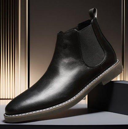 Chelsea-Boots für Herren, detailreich dargestellt mit elastischen Seiteneinsätzen