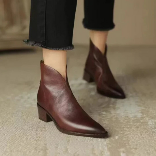 Women's ankle boots with block heel and classic design