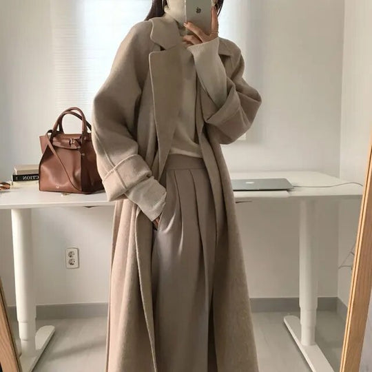Women's coat with a casual and classic design