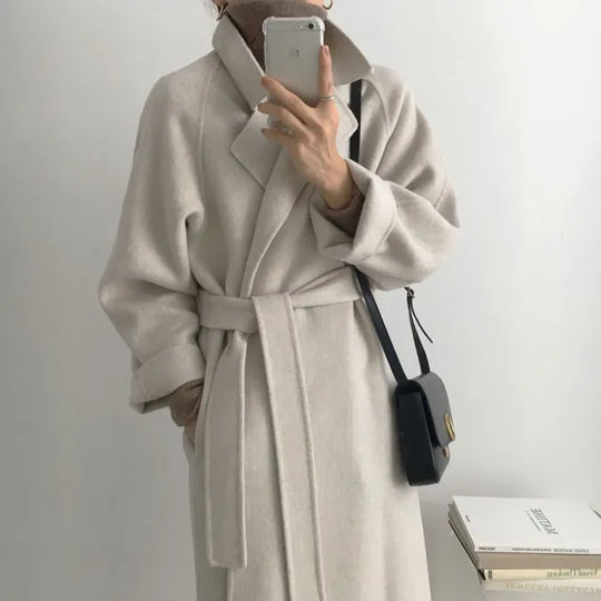 Women's coat with a casual and classic design