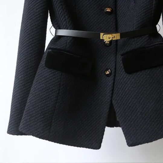 Women's coat with classic cut and belt 