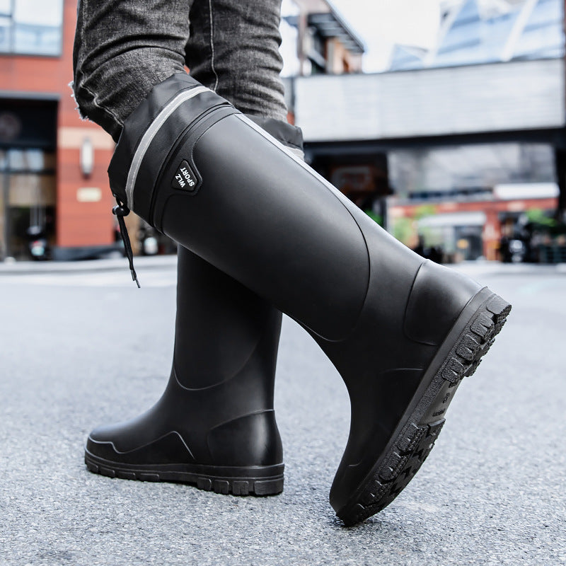 Detailansicht der griffigen Profilsohle der Herren-Gummistiefel