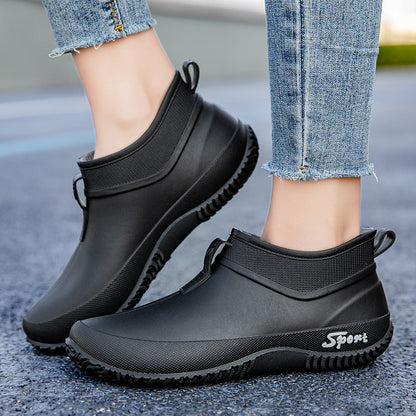 Seitliche Ansicht der Damen-Gummistiefel für regnerisches Wetter